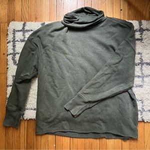 Long sleeve cowl neck Longsleeve/comfy sweater